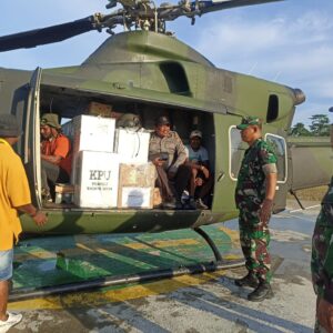 Yakinkan Berjalan Lancar Dan Aman Sampai Tujuan, Kasdim 1710/Mimika Bersama Pihak Polri Dan Pemda Mimika Monitoring Sekaligus Mengawasi Pendistribusian Pemilu 2024