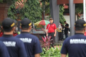 Mengoptimalkan Keberlanjutan Demokrasi: Kesiapan Bawaslu Trenggalek dalam Pembersihan Alat Peraga Kampanye