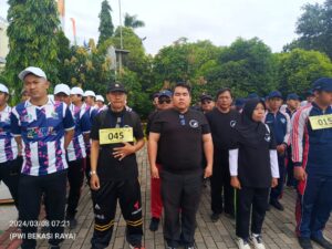 Meriahkan HUT -27 Kota Bekasi,Pokja Humas Ikut Lomba Gerak Jalan