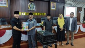 Bupati Trenggalek Sampaikan LPKJ Akhir Tahun Anggaran 2023 Dalam Sidang Paripurna