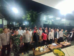 Semangat Nasionalisme Warga kel.cimuning dukung Piala Asia Qatar Pertandingan Semi Final U-23 Nobar beserta Polsek Bantar Gebang