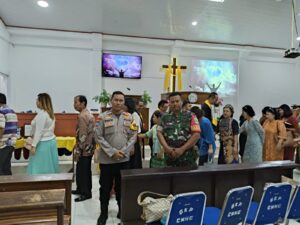 Berikan Kenyamanan Beribadah Umat Kristiani,Polsek Bantargebang Lakukan Monitoring Pengamanan  Gereja