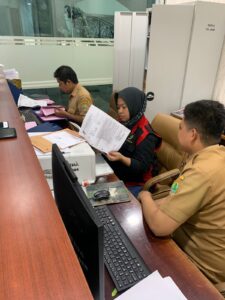 Tim  Penyidik Kejati Jabar,Geledah Pemkab Karawang terkait dugaan Tipikor Ruislagh Tanah Milik Pemda Karawang dengan Pt.Intiland