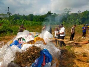 Polisi Musnahkan Puluhan Balon Udara dan Petasan Hasil Operasi Gabungan Lebaran dan Kupatan