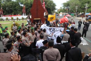 Kapolres Trenggalek Pimpin Pengamanan Aksi Damai Aliansi Mahasiswa: Kedepankan Preventif Humanis