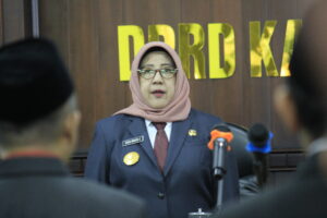 Pjs. Bupati Trenggalek Hadiri Sidang Paripurna Pengambilan Sumpah Pimpinan DPRD