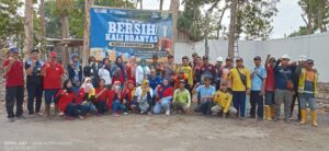 Jasa Tirta 1 Lakukan Giat Bersih Sungai Bersama Yayasan Karya Cipta Abisatya