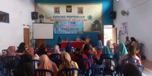 Sekolah Orang Tua Hebat (SOTH) Di Desa Plumbangan Terselenggara Dengan Penuh Keakraban