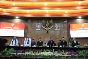 Tri – Harris Paparkan 7 Program Unggulan Percepatan Pembangunan di Kota Bekasi saat Paripurna.