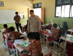 Bhabinkamtibmas Kelurahan Mustikasari Monitoring Program MBG di SDN Mustikasari IV