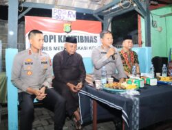 Warga RW. 03 Ngopi Kamtibmas bersama Kapolres Metro Bekasi Kota