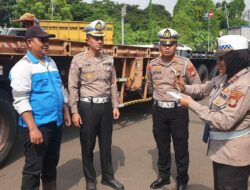 Satuan Lalulintas Polres Metro Bekasi Kota Memberikan Sosialisasi Over Dimension dan Over Loading Gerbang Tol Timur
