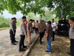Peninjauan lahan ketahanan pangan Polda Metro Jaya oleh Kapolres Metro Bekasi didampingi oleh Kapolsek Cikarang Pusat