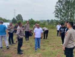 Kapolsek Cikarang Pusat Pantau Langsung Lahan Pertanian untuk Ketahanan Pangan Nasional