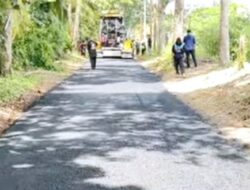 Dinas Pekerjaan Umum Cipta Karya Perumahan dan Permukiman (DPU CKPP) Kabupaten Banyuwangi Melakukan Perbaikan Kalan Penghubung Antar Desa di Desa Tambong