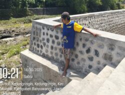 Pembangunan Perkuatan Tebing Oleh CV. Ayu Susila Karya di Desa Kedungringin Muncar Banyuwangi Telah Rampung, Ketua RT Setempat, Alhamdulillah Warga Sudah Tidak Was-was Kalau Terjadi Banjir