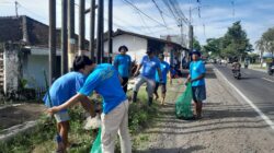 PLC, Sungai Watch, FRB dan KOPAT, Bersih-Bersih Sampah Jelang Ramadhan di Sepanjang Jalan Raya Petung Rogojampi