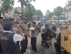 Ramadan Dimulai! Polsek Bekasi Barat Bagikan Takjil ke Warga, Bikin Hati Jadi Hangat!