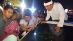 Uang Mandek TigaTahun,Wanita Nekat Hadang Mobil KDM, Minta Tuntaskan Kasus Cikarang Barat