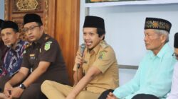 Plh Bupati Trenggalek Gelar Safari Ramadhan di Kendalrejo, Hadirkan Layanan Publik dan Serahkan Bantuan Masjid