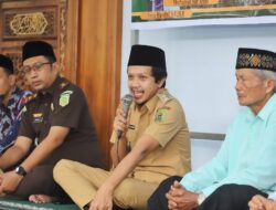 Plh Bupati Trenggalek Gelar Safari Ramadhan di Kendalrejo, Hadirkan Layanan Publik dan Serahkan Bantuan Masjid