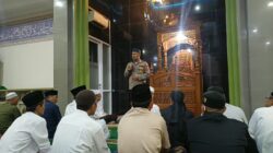 HENTIKAN TAWURAN DAN PERANG SARUNG DI RAMADHAN , KAPOLSEK BEKASI BARAT SERUHKAN WARGA JAGA KAMTIBMAS SAAT TARAWIH KELILING
