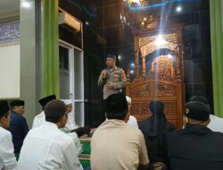 HENTIKAN TAWURAN DAN PERANG SARUNG DI RAMADHAN , KAPOLSEK BEKASI BARAT SERUHKAN WARGA JAGA KAMTIBMAS SAAT TARAWIH KELILING
