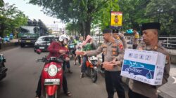 SERU! Ramadhan di Bekasi Barat – Polisi & DPRD PSI Bagikan 200 Takjil, Warga Ramai-Ramai Antusias!