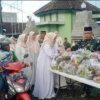 Koramil 0825/12 Rogojampi Bagikan Ratusan Takjil Gratis ke Pengguna Jalan