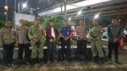 Unsur Gabungan Gelar Patroli Siskamling di Ciracas – Upaya Preventif Jaga Stabilitas Kamtibmas Jelang Akhir Pekan