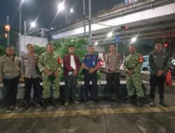 Unsur Gabungan Gelar Patroli Siskamling di Ciracas – Upaya Preventif Jaga Stabilitas Kamtibmas Jelang Akhir Pekan