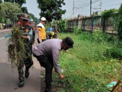 Polisi Tak Hanya Jaga Aman, Bhabinkamtibmas Polsek Bekasi Barat Juga Gelorakan Kebersihan untuk Lingkungan Sehat