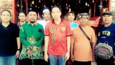 Lintas Agama di Rogojampi Bagi Bagi Ribuan Takjil Gratis, Pererat Silaturrahmi Antar Umat Bergama