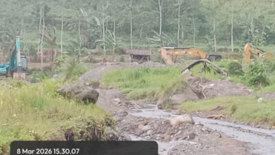 Diduga Tambang Pasir Ilegal, Warga Menur Mengeluh Rusak Infrastruktur Jalan