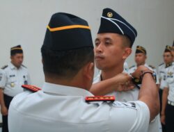 Kalapas Banyuwangi Sematkan Tanda Pangkat Baru, Tekankan Peningkatan Profesional Kerja Pada Pegawai Lapas