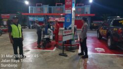 Anggota Polres Blitar dan Jajaranya Laksanakan Patroli di SPBU Wilayah Blitar, Pastikan Tidak Ada Kelangkaan BBM