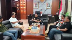 PEMBERITAAN TENDENSIUS TERSINGKAP, MOMEN MAKAN SIANG PLT BUPATI DENGAN TAMU TERKORELASI TIDAK DENGAN AKSI DEMO