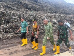 KOMITMEN KONSERVASI: DANREM 051/WKT TINJAU LANGSUNG PENGELOLAAN SAMPAH BANTARGEBANG