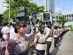Hormati Hak dan Jaga Ketertiban : Polwan Polda Metro Jaya Berjayakan  Aksi Tani Merdeka, Aspirasi Tersampaikan Dengan Damai