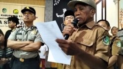 Digeruduk oleh Warga,Oknum Kepala Desa Sukojati Banyuwangi Turun Dari Jabatan nya