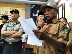 Digeruduk oleh Warga,Oknum Kepala Desa Sukojati Banyuwangi Turun Dari Jabatan nya