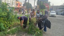Aksi Nyata Bhabinkamtibmas: Sabtu Bersih di Jalan Patriot, Bukti Sinergi Aparat dan Warga Tanpa Batas