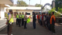 Kapolsek Bekasi Barat Berikan Rompi Hijau dan Pembinaan kepada 12 Supeltas Demi Kelancaran Lalu lintas