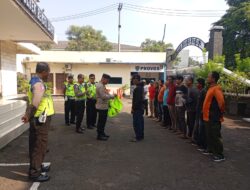 Kapolsek Bekasi Barat Berikan Rompi Hijau dan Pembinaan kepada 12 Supeltas Demi Kelancaran Lalu lintas
