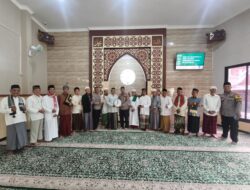 Jalin Kedekatan dengan Warga, Kapolsek Bekasi Barat Sholat Jumat di Masjid Al-Huda Sampaikan Pesan Kamtibmas