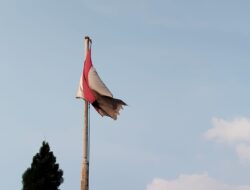 MIRIS! Bendera Merah Putih Compang-Camping Dibiarkan Berkibar di SPBU Rawalumbu, Ternyata Langgar UU No. 24 Tahun 2009   