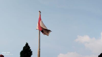 MIRIS! Bendera Merah Putih Compang-Camping Dibiarkan Berkibar di SPBU Rawalumbu, Ternyata Langgar UU No. 24 Tahun 2009   