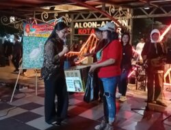 Wawali Elim Tyu Samba dan Heri Nugroho Berdonasi di Konser Amal Yeni “Cempluk” di KM 0 Kota Blitar