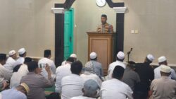 JUMAT KELILING DI MASJID DARUSSALAM, KAPOLSEK BEKASI BARAT IMBAU WARGA WASPADA HOAKS DAN TOLAK AJAKAN GANGGU KAMTIBMAS