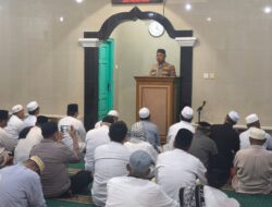JUMAT KELILING DI MASJID DARUSSALAM, KAPOLSEK BEKASI BARAT IMBAU WARGA WASPADA HOAKS DAN TOLAK AJAKAN GANGGU KAMTIBMAS